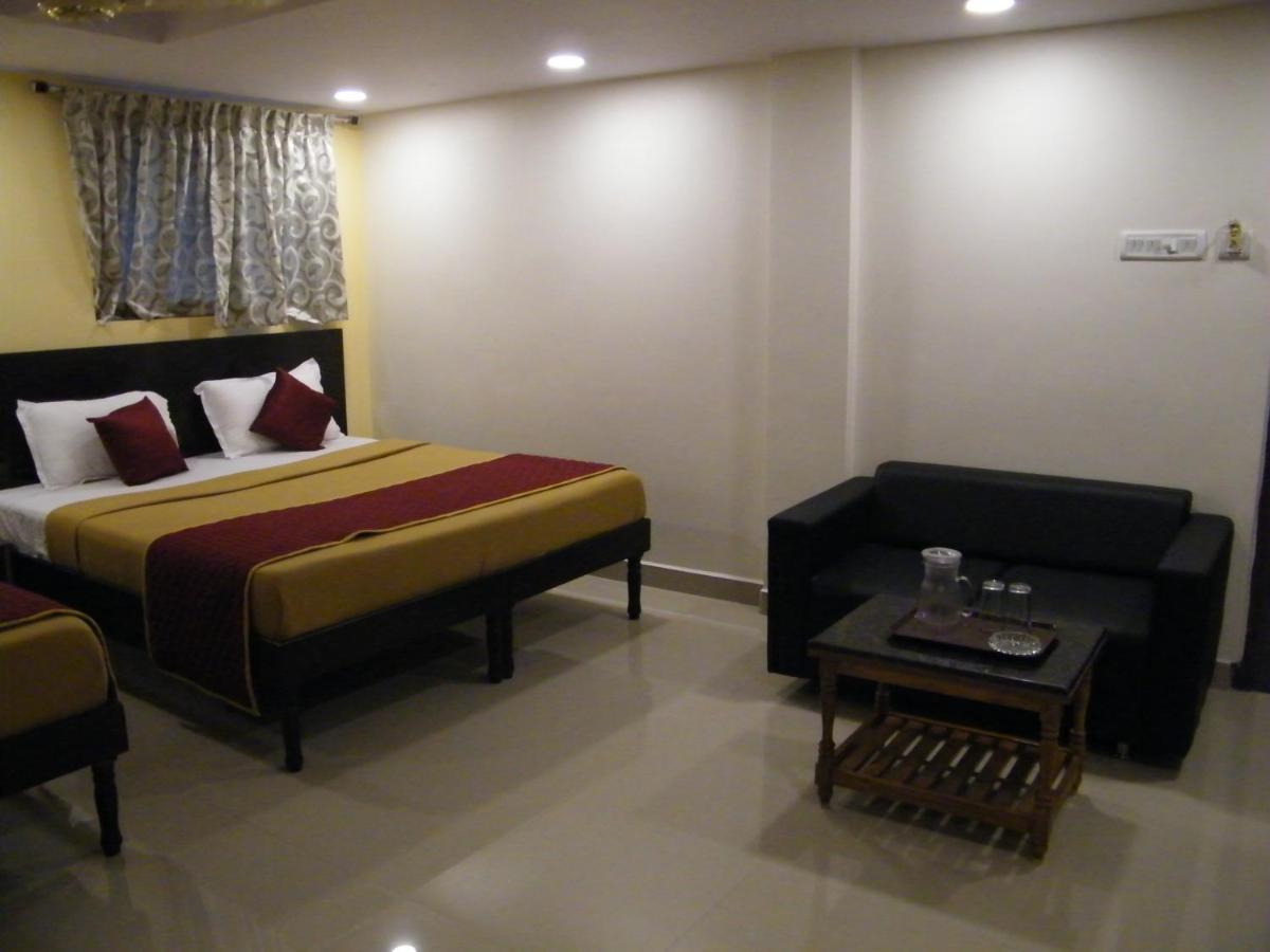The White House Residency Hotel Chennai Exterior photo