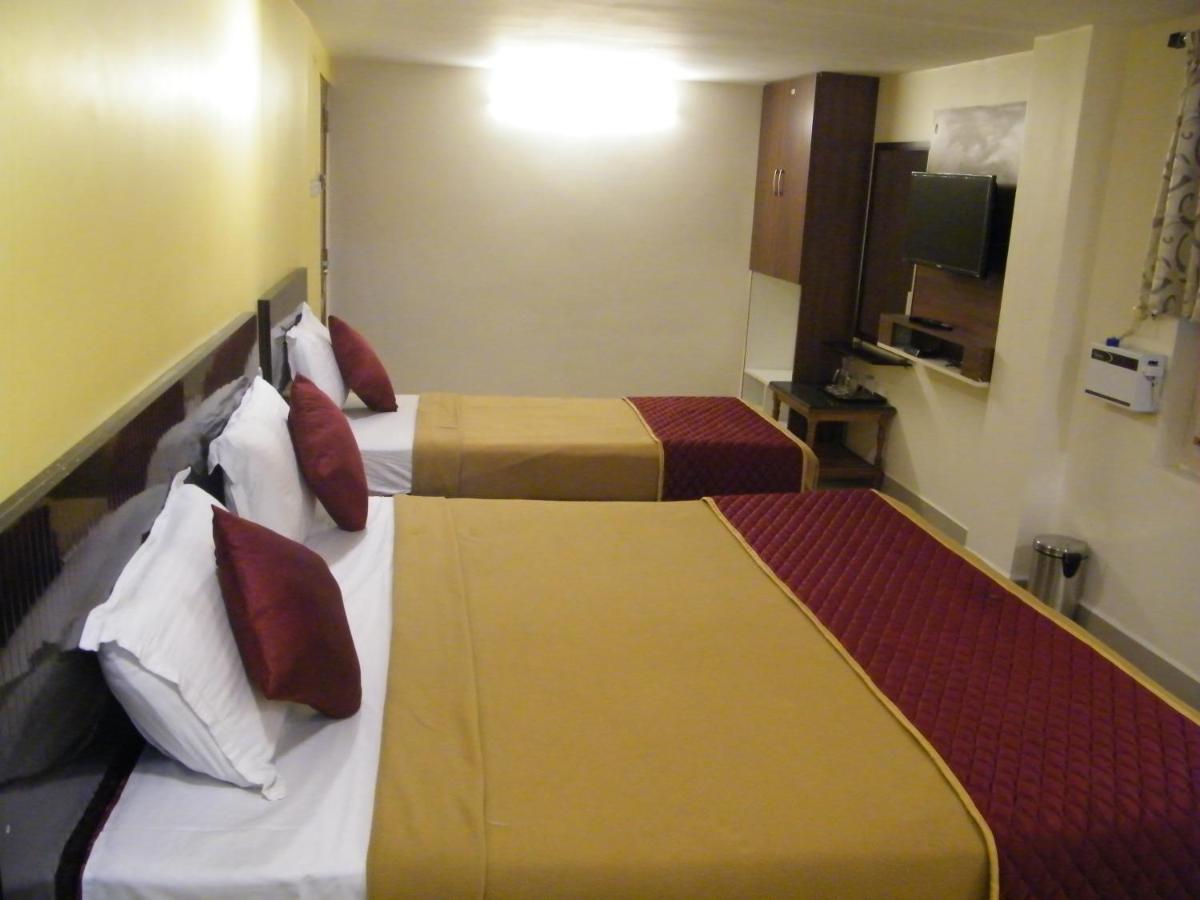 The White House Residency Hotel Chennai Exterior photo