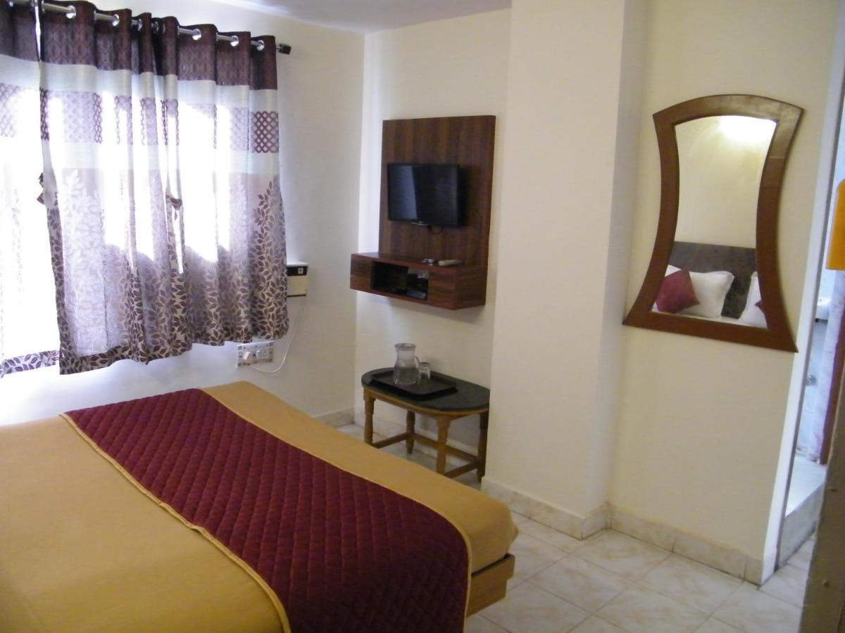 The White House Residency Hotel Chennai Exterior photo