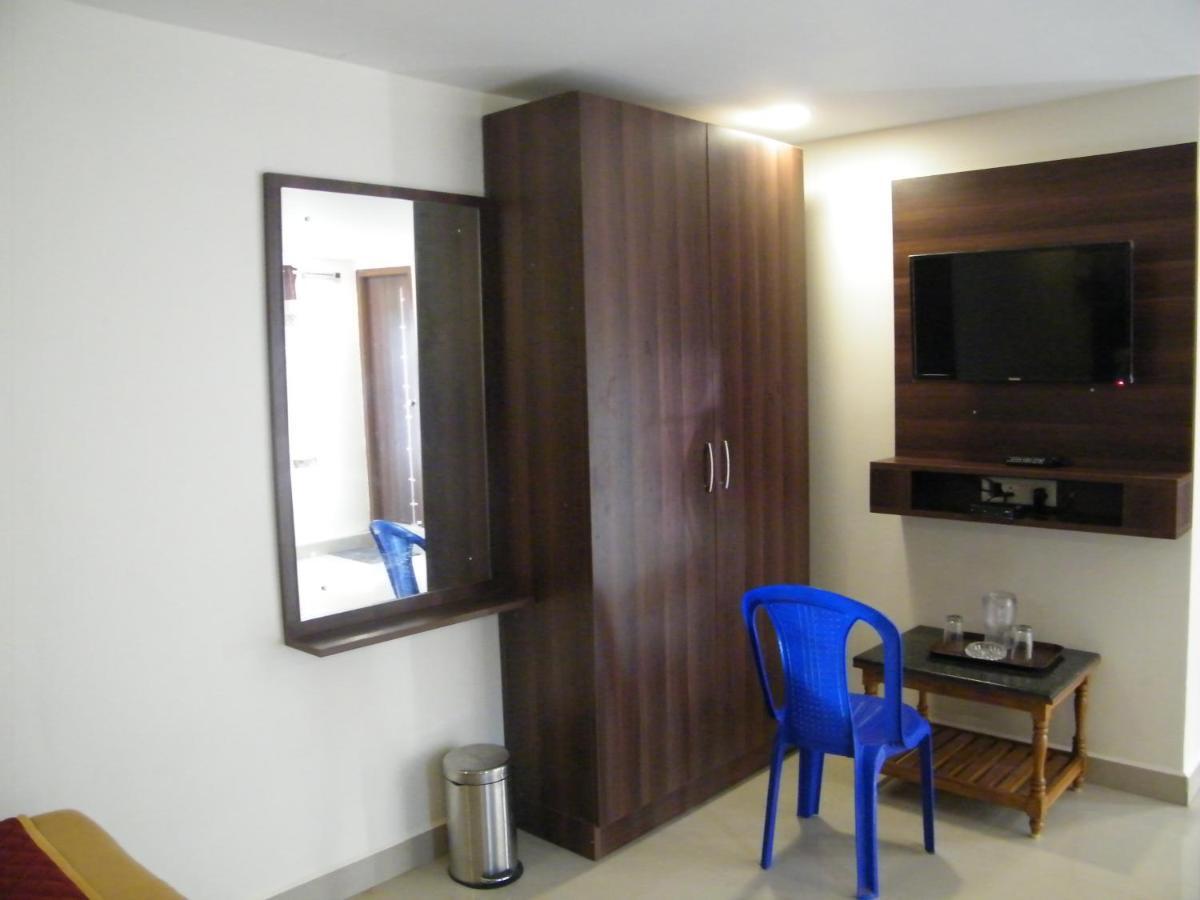 The White House Residency Hotel Chennai Exterior photo